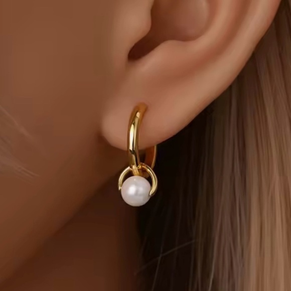 New 🎁 Minimalistic Gold Hoop Earrings - Picture 3 of 7